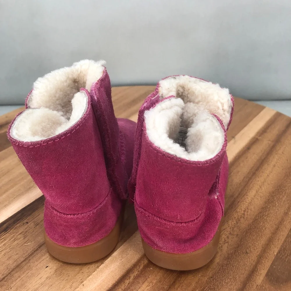 UGG Kids Classic II Sheepskin Pink Boots Girls Size 8 Toddler Little Kids